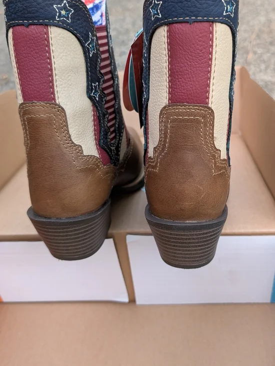 Justin Western Chellie Ankle Boots with Star-Spangled Design (new) - Picture 10 of 11